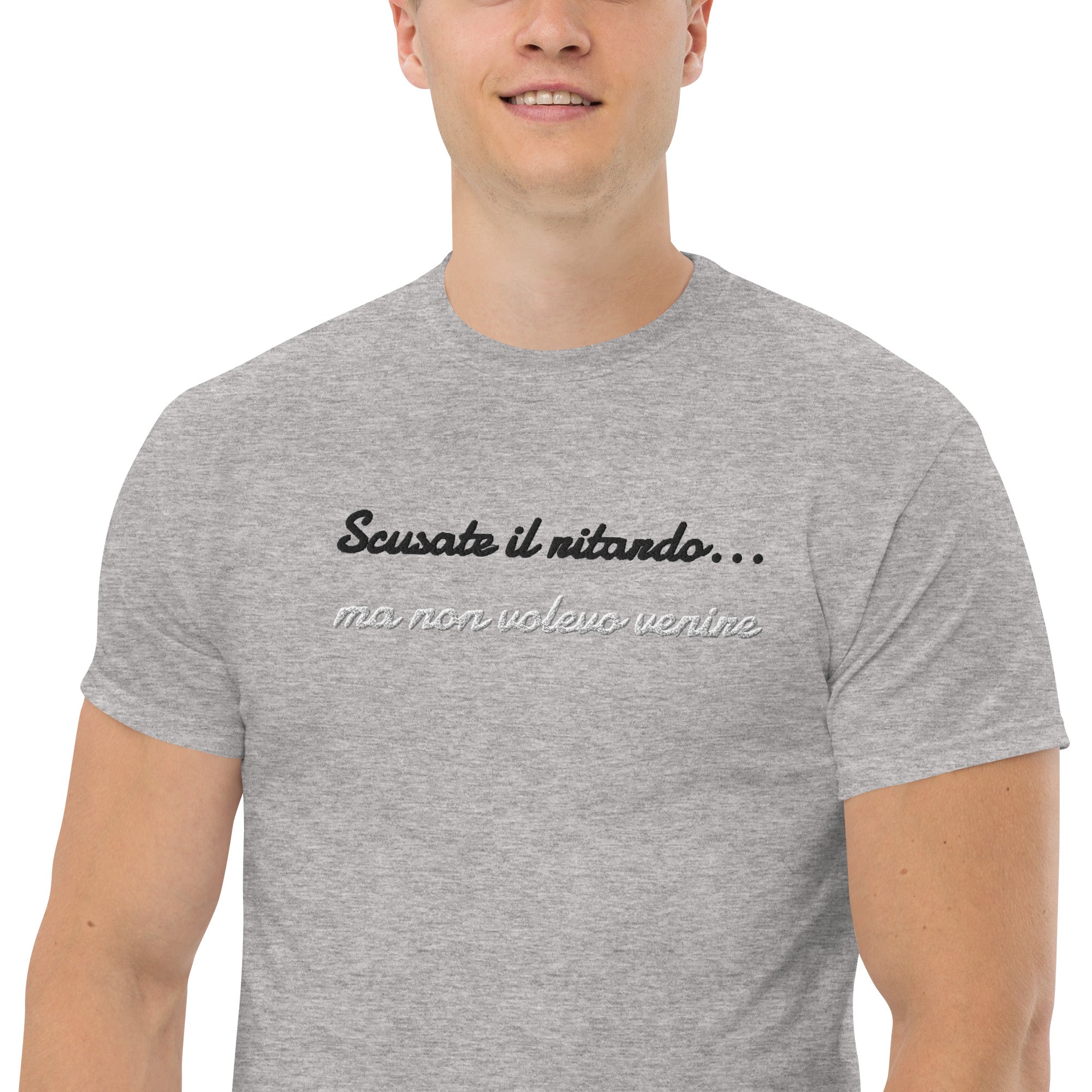 T-shirt Ricamata Unisex – 100% Cotone – Stile Streetwear e Confortevole – Scusate il ritardo ma non volevo venire-Biiply