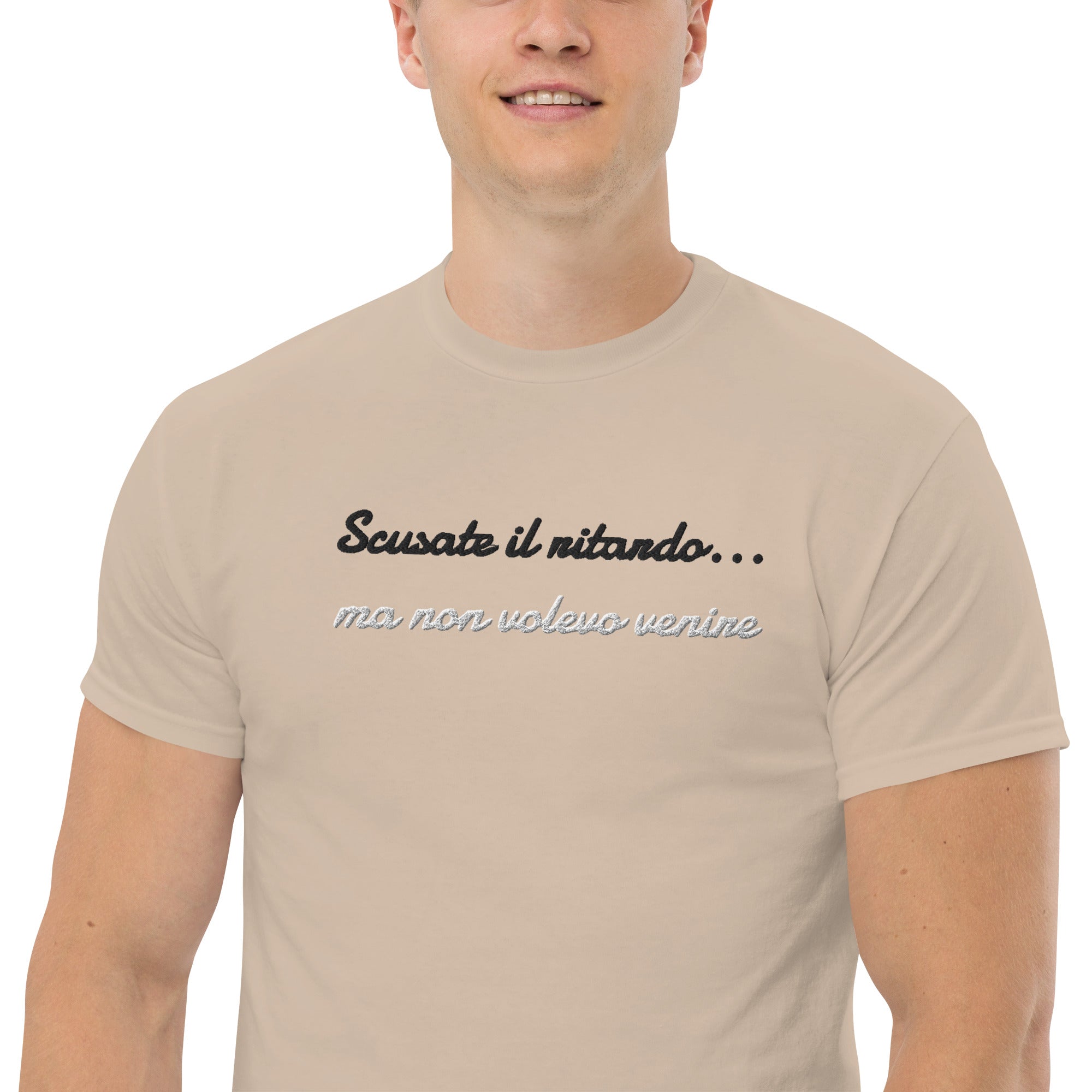 T-shirt Ricamata Unisex – 100% Cotone – Stile Streetwear e Confortevole – Scusate il ritardo ma non volevo venire-Biiply