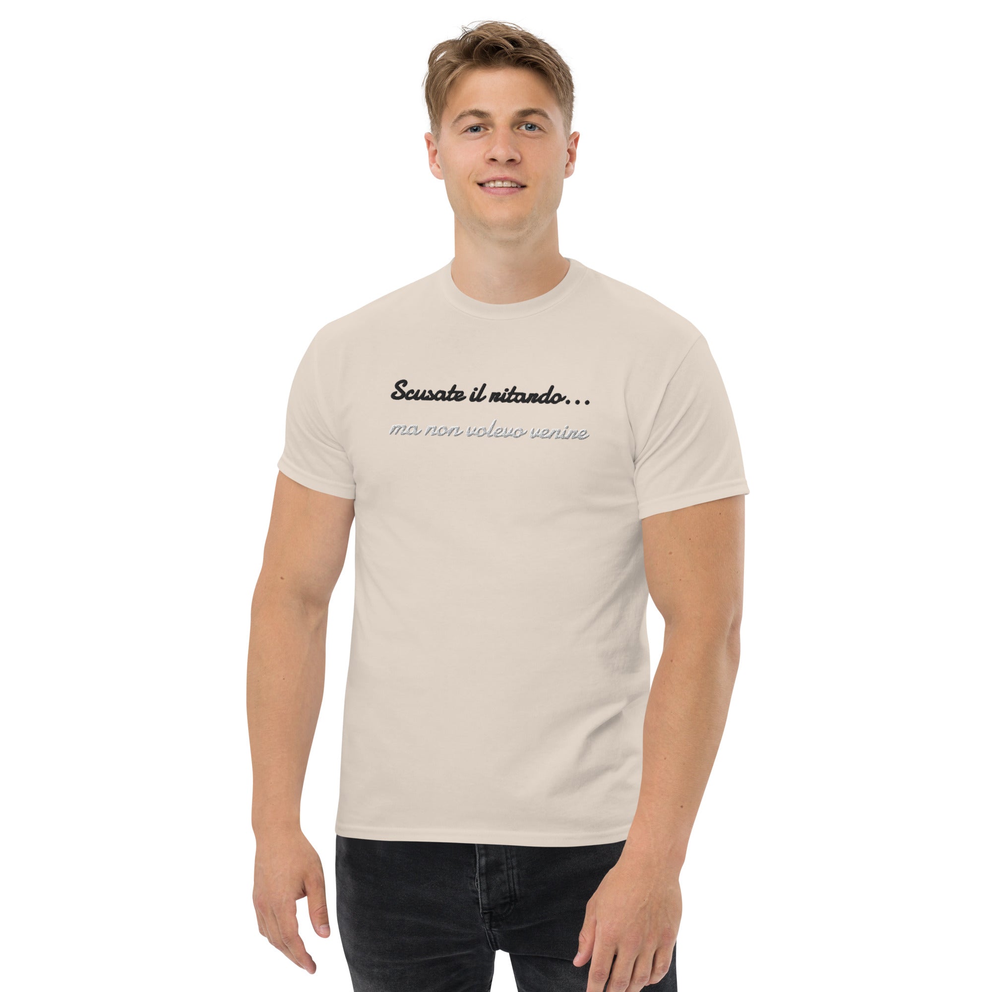 T-shirt Ricamata Unisex – 100% Cotone – Stile Streetwear e Confortevole – Scusate il ritardo ma non volevo venire-Biiply