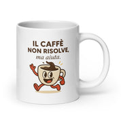 Tazza in Ceramica Stampata – Adatta a Microonde e Lavastoviglie – Idea Regalo - Design Il Caffè Non Risolve ma aiuta-Biiply