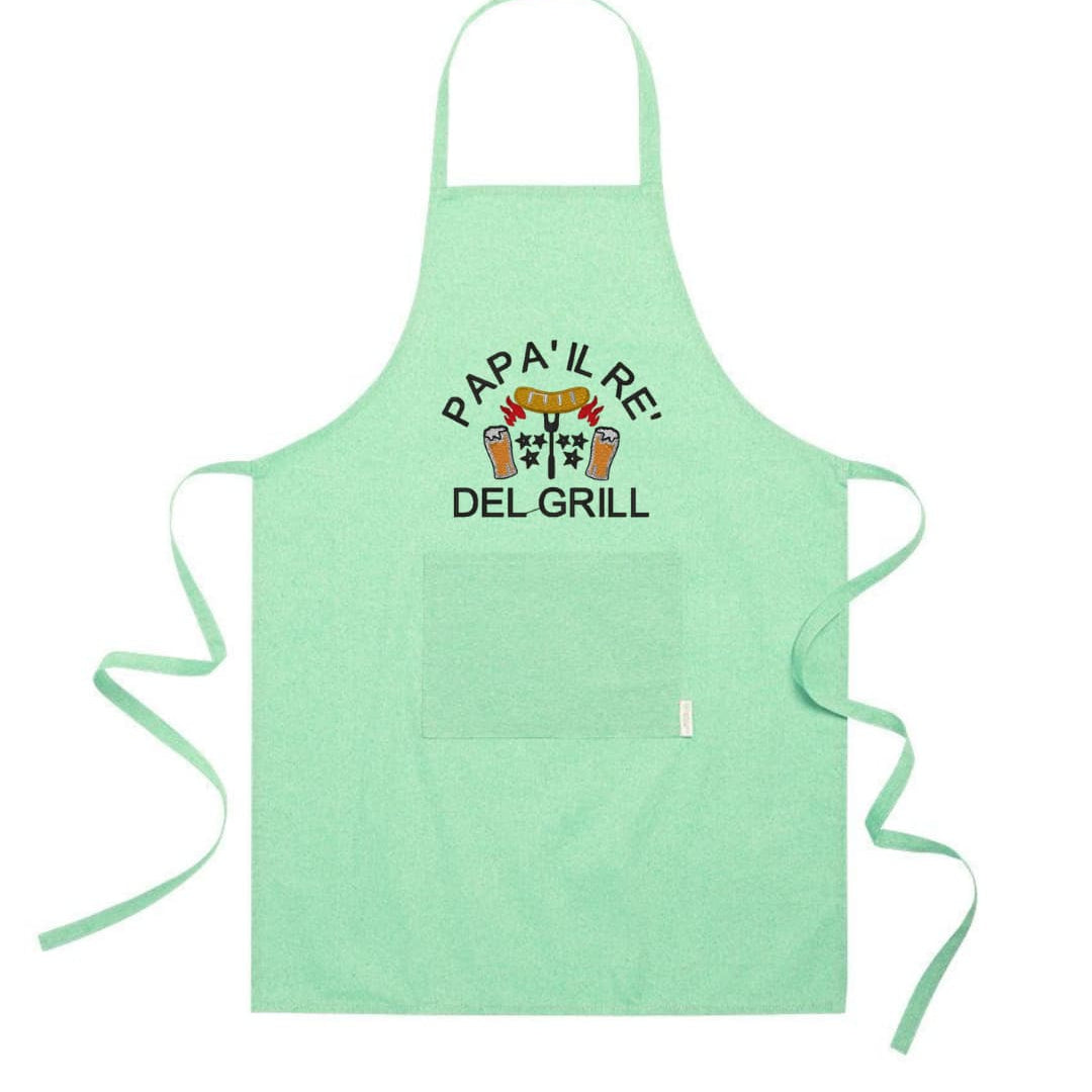 Grembiule in Cotone Riciclato o Poliestere e Cotone – Sostenibile e Pratico – Cucina e Lavoro – Design Ricamato Con scritta Papà il re del grill