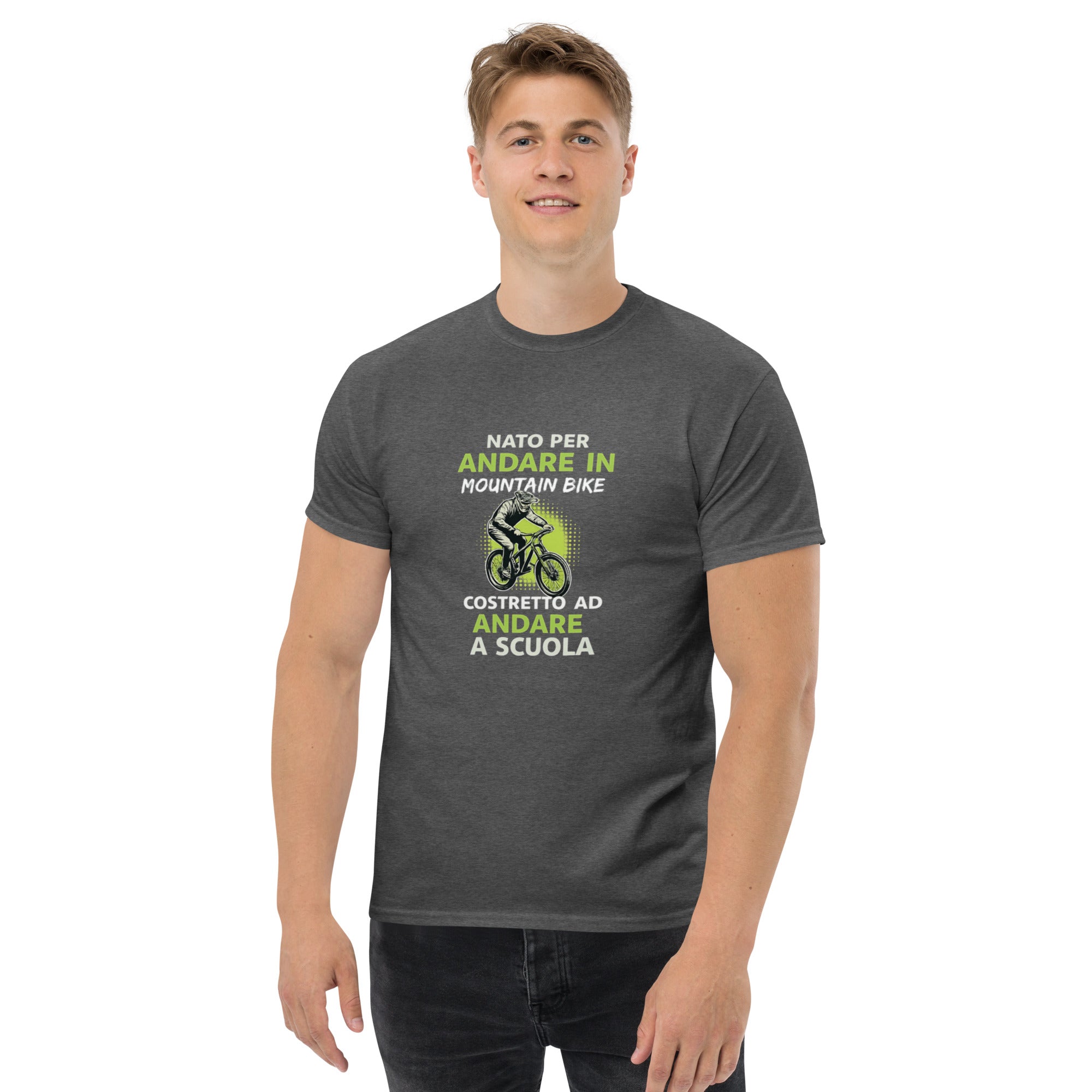 T-shirt Unisex Nato per andare in mountain bine costretto ad andare a scuola-DTG-Biiply-Erica Scuro-S-Biiply